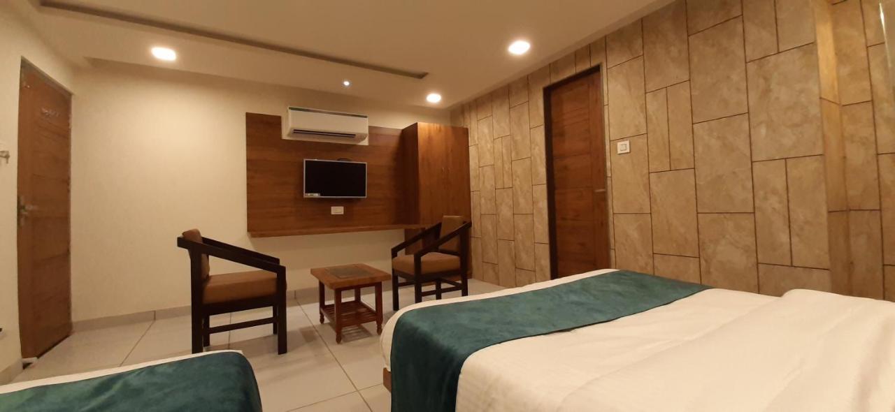 Hotel Kinara Ahmedabad Eksteriør bilde