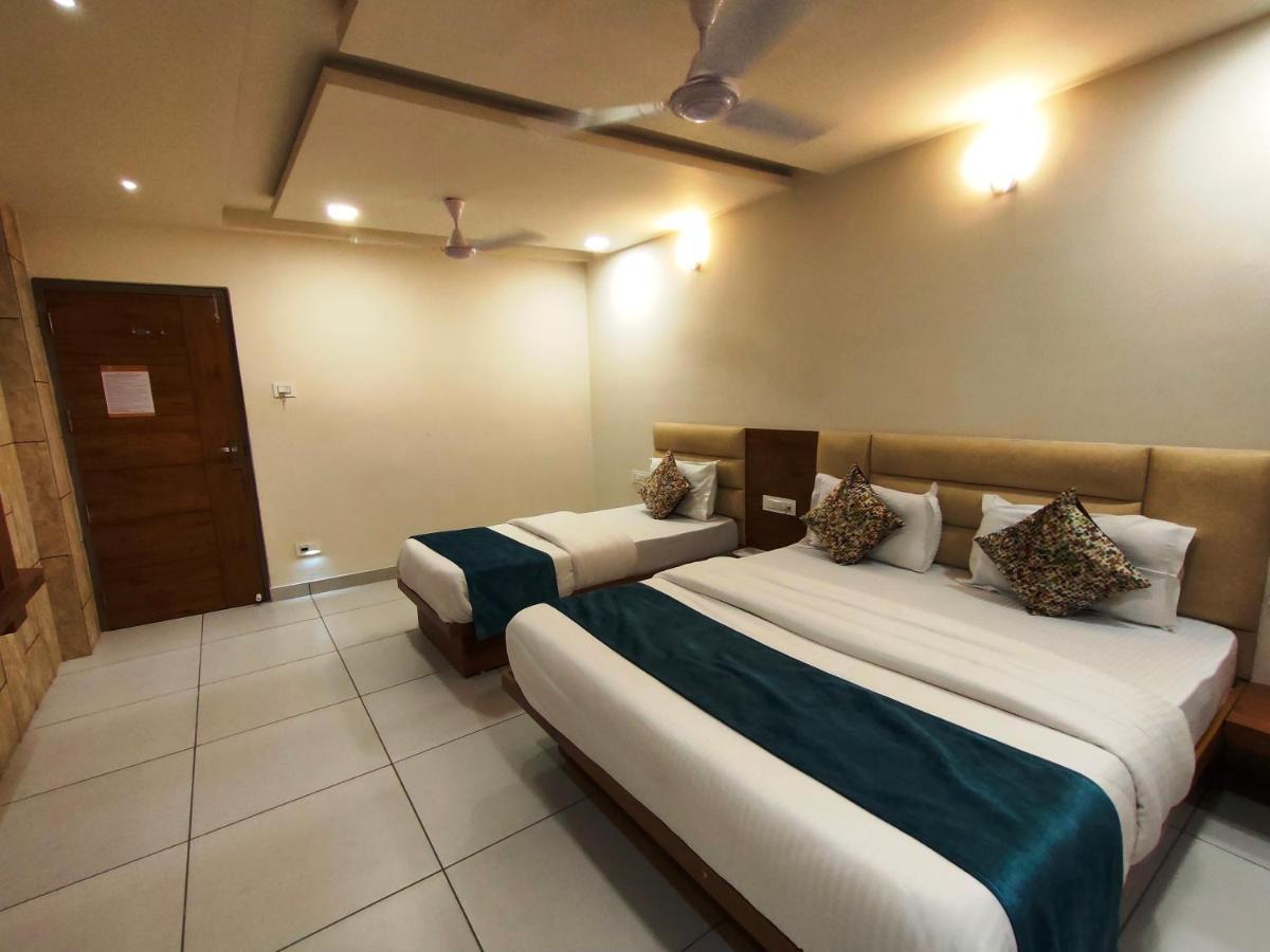 Hotel Kinara Ahmedabad Eksteriør bilde